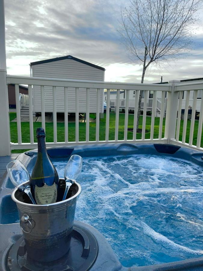 Luxury Hot Tub Caravan * Tattershall