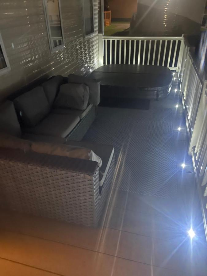 Luxury Hot Tub Caravan *